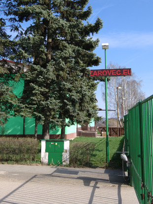 LED panel v ostrém slunci